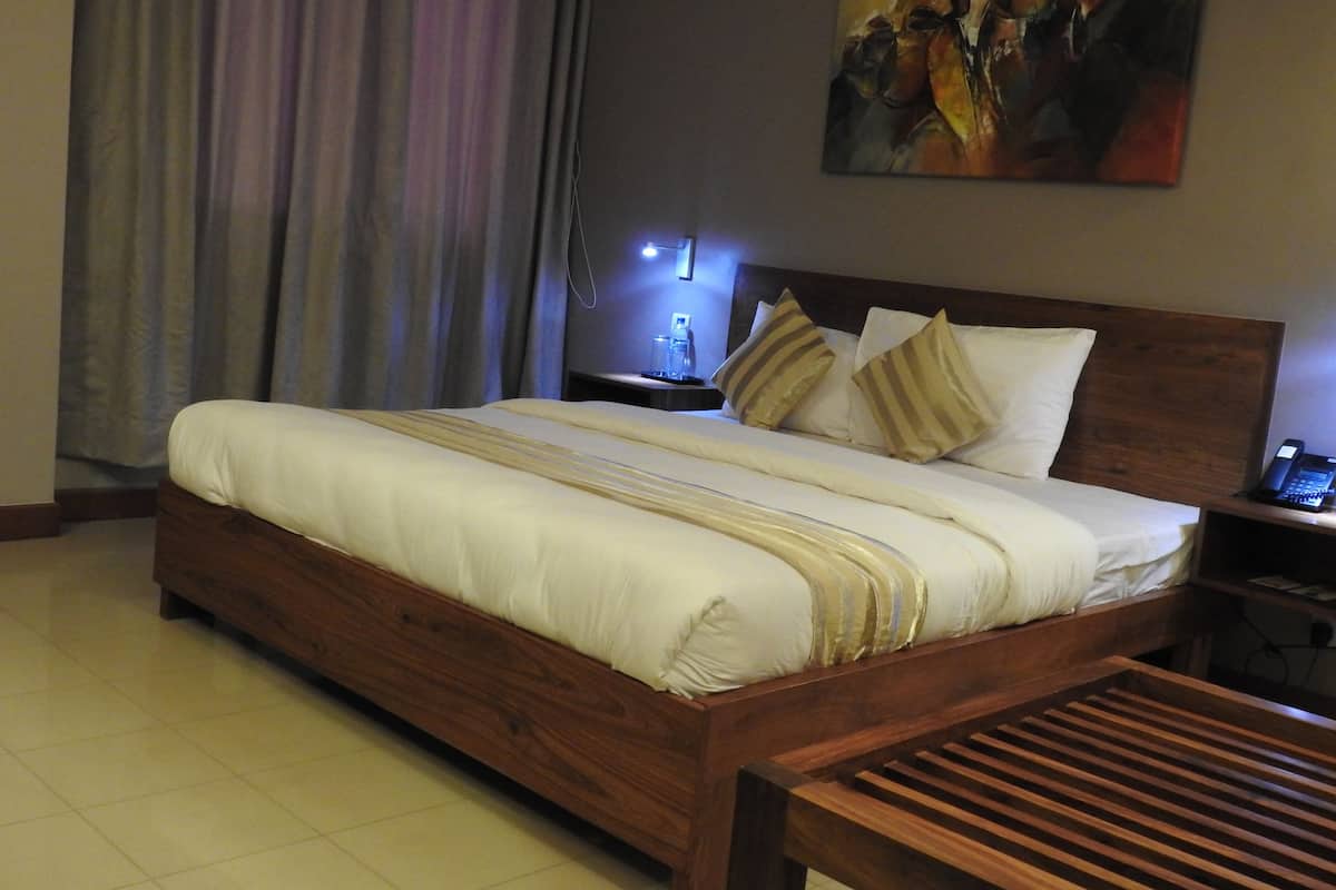 premier room | 1 bedroom, premium bedding, in-room safe, desk
