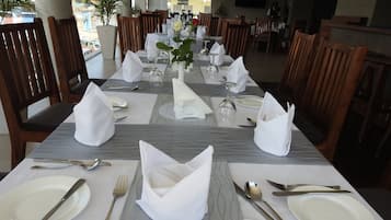 Breakfast, lunch, dinner served; local and international cuisine