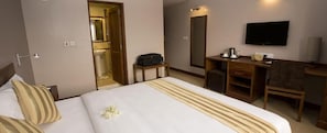 Premier Room | Premium bedding, in-room safe, desk, blackout drapes - Venus Premier Hotel (Arusha)