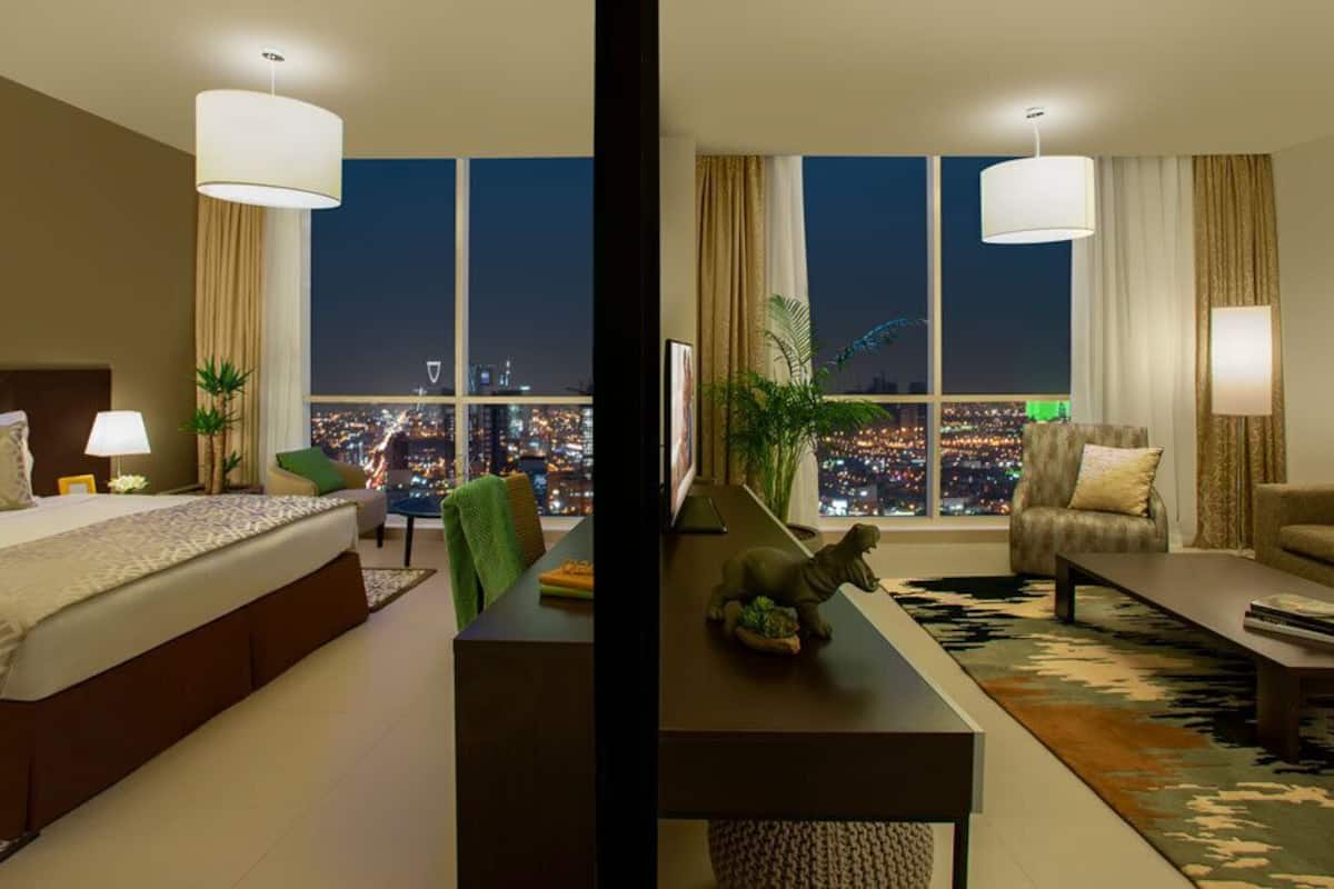 Deluxe Room, 1 Bedroom | In-room safe, desk, laptop workspace, blackout drapes