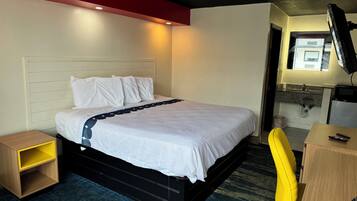 Deluxe Single Room, 1 King Bed | Premium bedding, desk, iron/ironing board, free WiFi