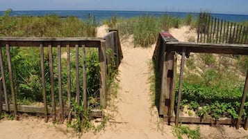 Studio – deluxe, 2 dobbeltsenger, tekjøkken, havutsikt | Utsikt mot strand/hav