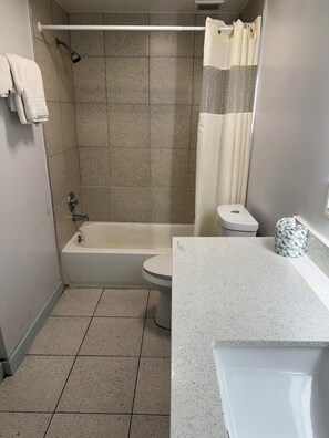 Articles de toilette (gratuits), serviettes fournies