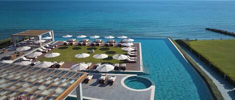 Piscina coperta, piscina stagionale all'aperto