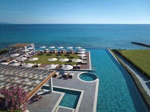 Piscine couverte, piscine extérieure (ouverte en saison)