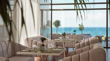 Free daily cooked-to-order breakfast