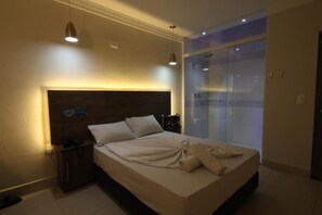 ミニバー、デスク、WiFi (無料)、ベッドシーツ