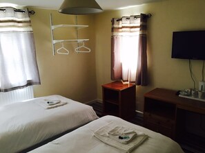 Zweibettzimmer | Individuell dekoriert, Bügeleisen/Bügelbrett, kostenloses WLAN