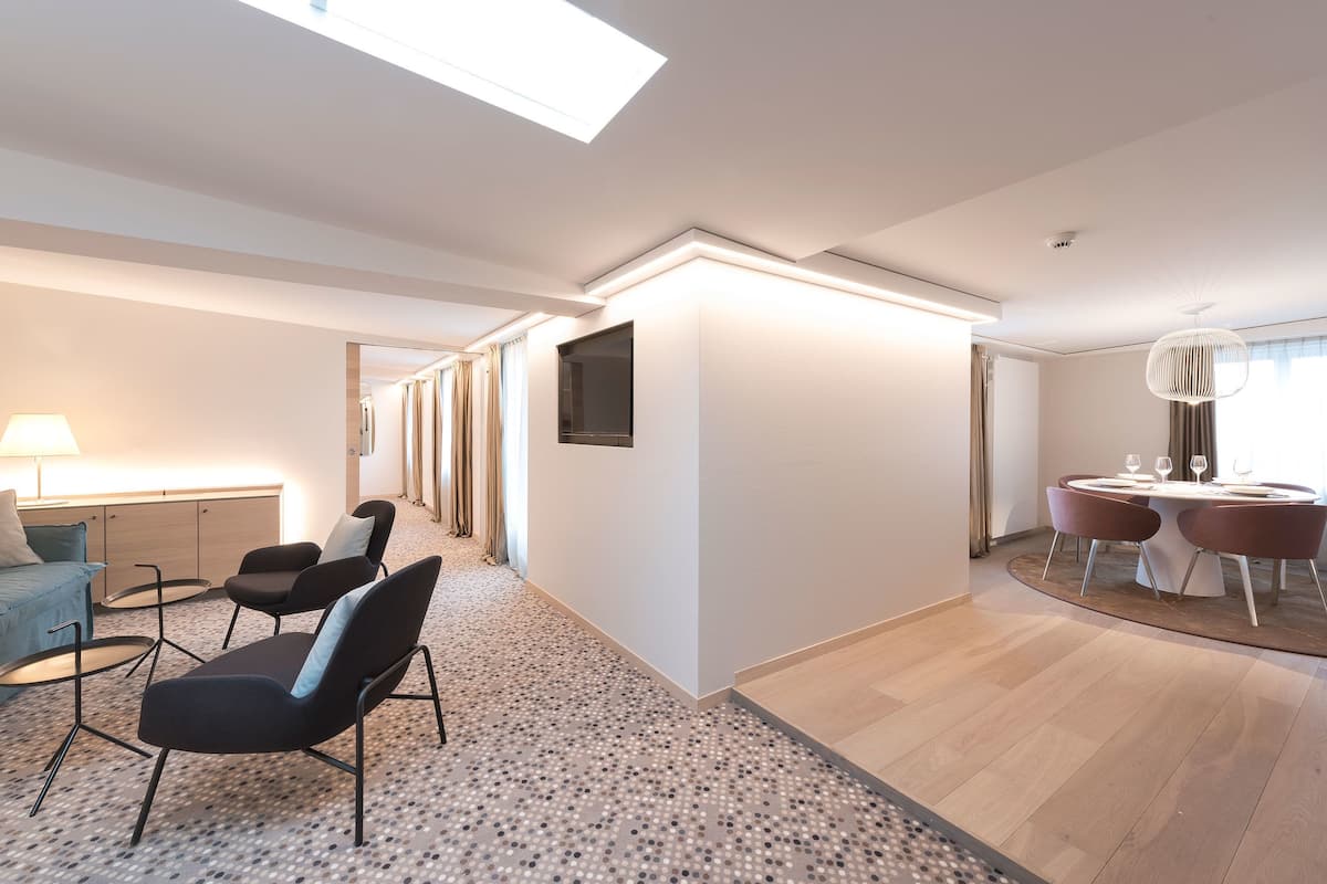 exclusive suite, balcony | living area | flat-screen tv