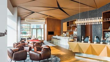 2 restauranter, der serverer morgenmad, frokost, aftensmad og brunch