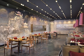 2 restaurants, breakfast, lunch, dinner served; Chinese cuisine