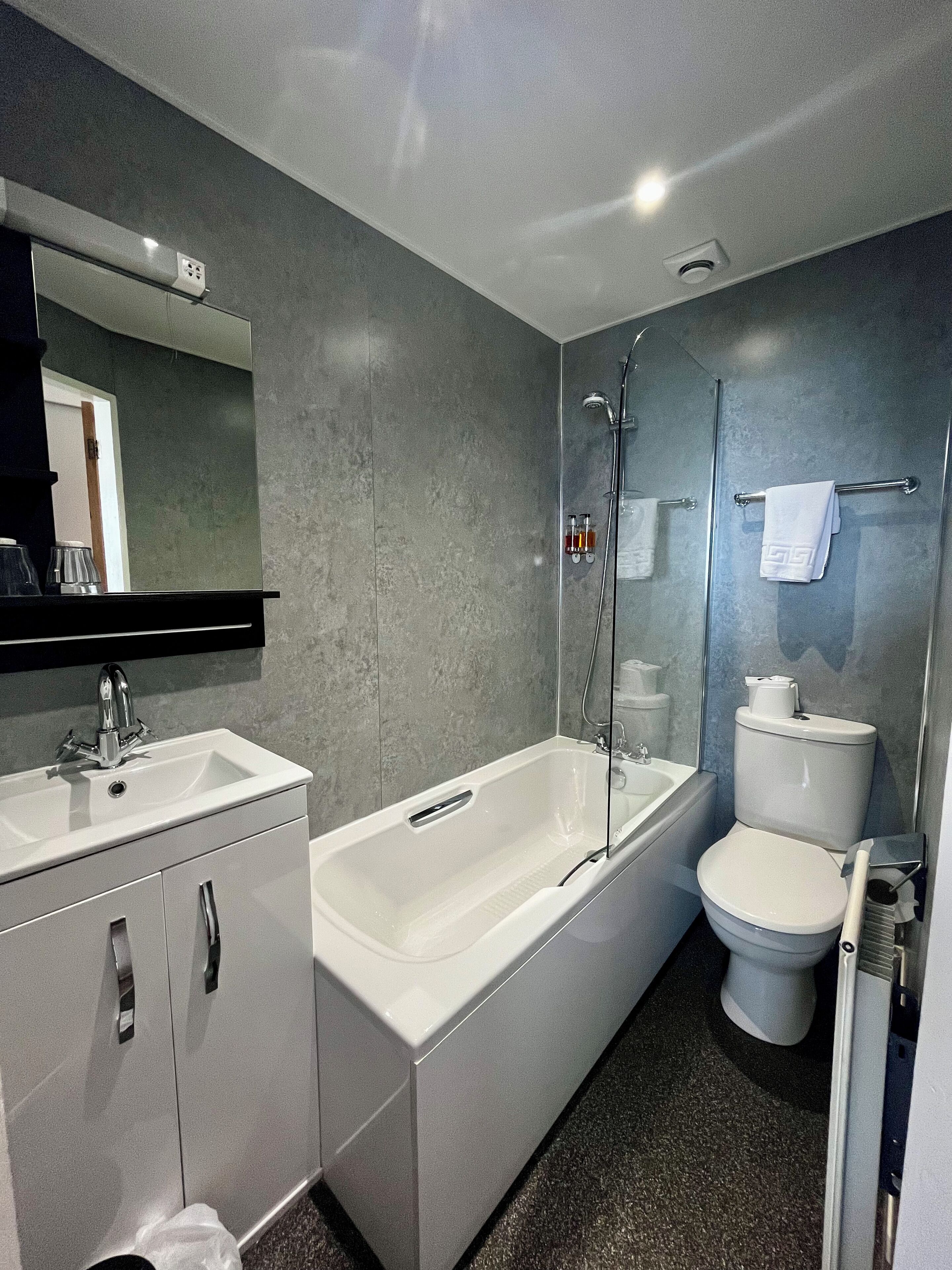 free toiletries, towels