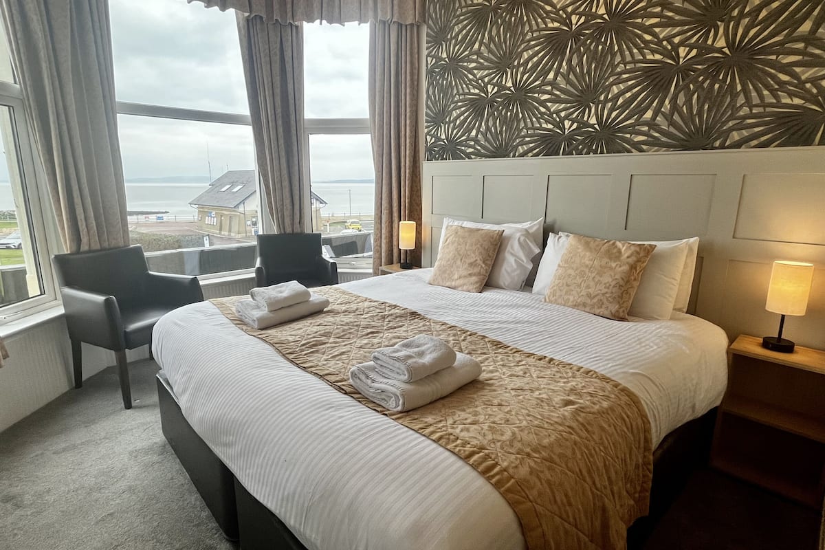 double or twin room, sea view | desk, iron/ironing board, free wifi, bed sheets