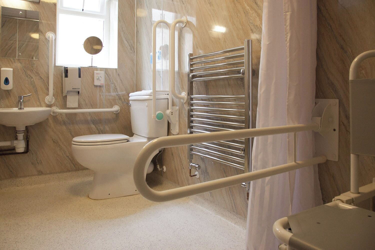 standard double or twin room, accessible | bathroom | free toiletries, towels