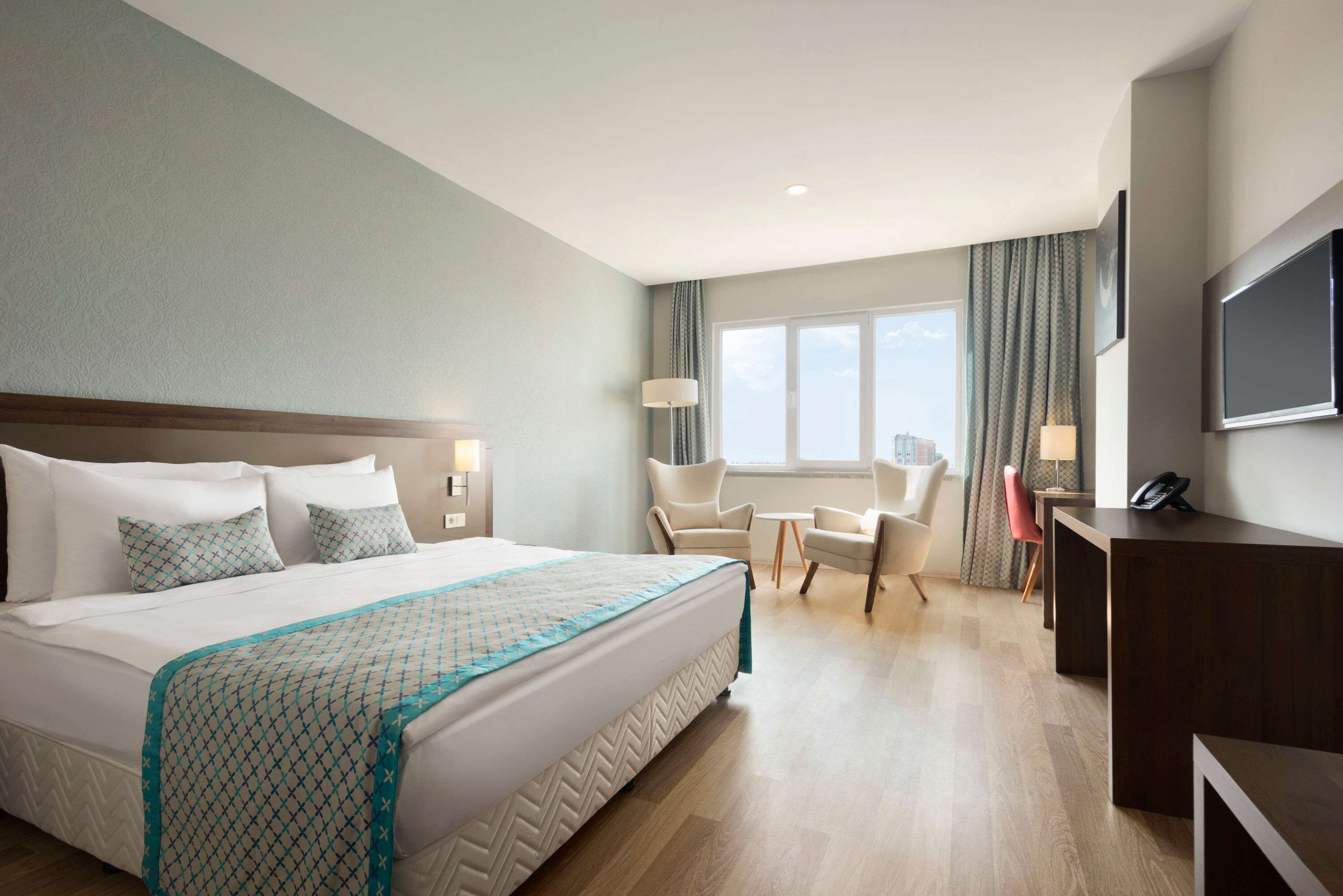 Minibaari, tallelokero huoneessa, työpöytä, äänieristys