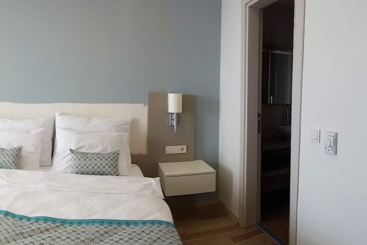Minibar, in-room safe, desk, soundproofing