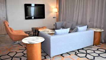 Presidential Suite, 1 King Bed | Minibar, in-room safe, desk, laptop workspace