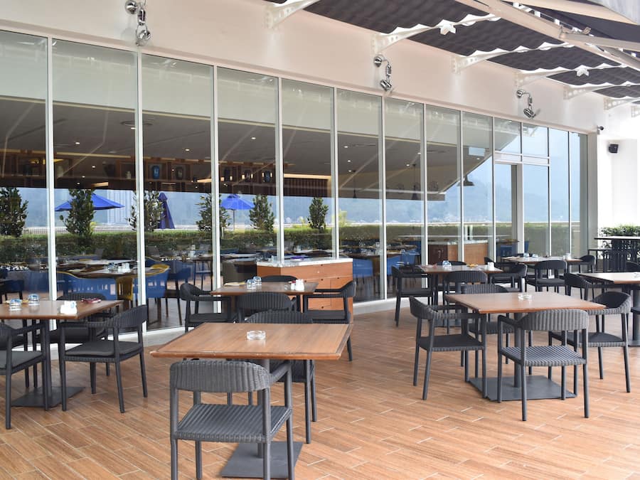 Breakfast, lunch, dinner served; international cuisine, alfresco dining