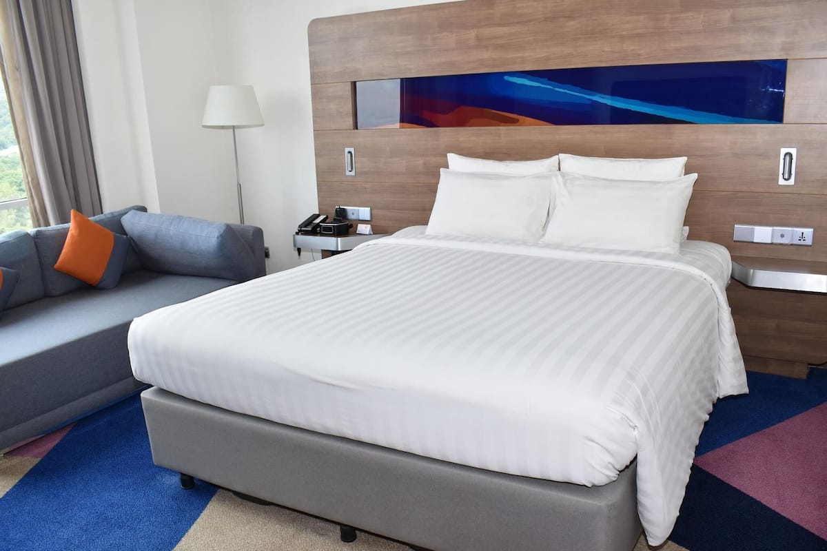 Premier Suite, 1 King Bed | Minibar, in-room safe, desk, laptop workspace
