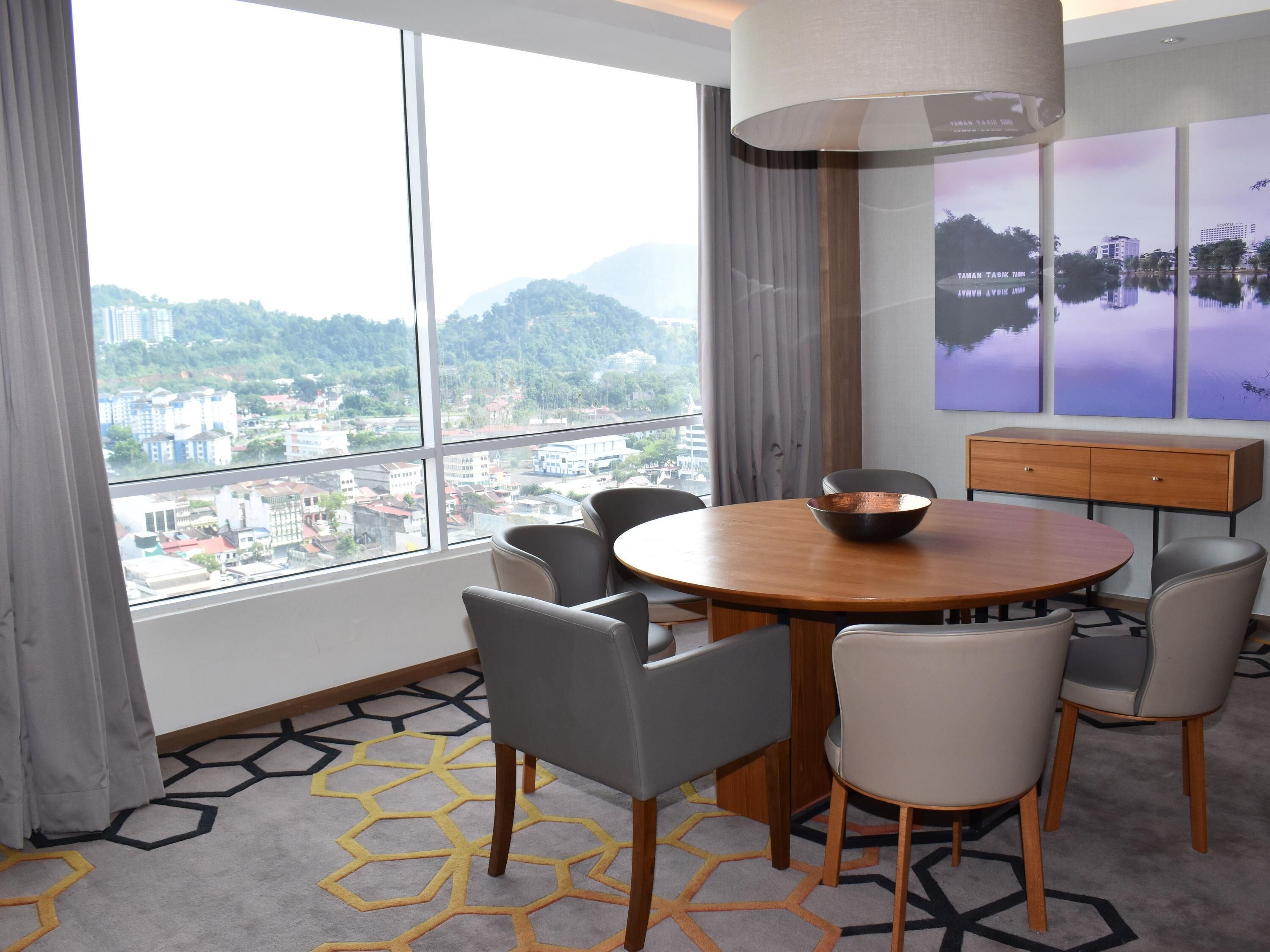 Suite presidencial, 1 cama King size | Minibar, caja de seguridad en la habitación y escritorio 