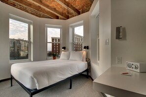 Loft, 1 cama de matrimonio (Queen) | Ropa de cama de alta calidad, caja fuerte, escritorio