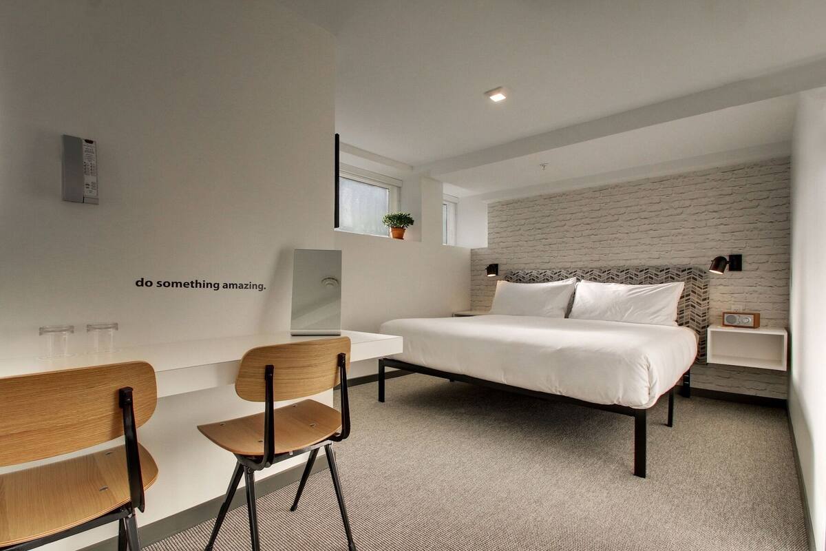 Premium bedding, in-room safe, desk, laptop workspace