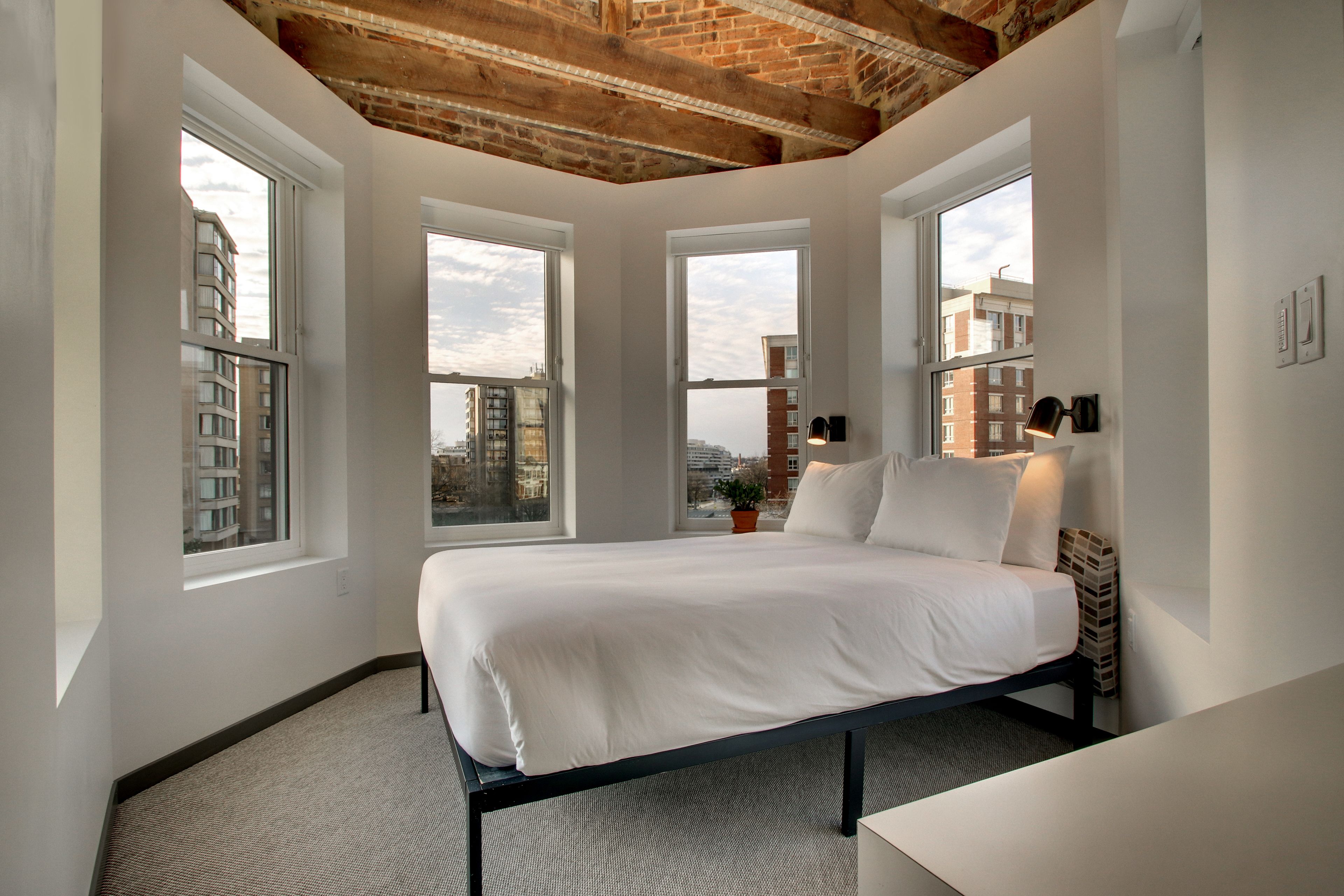 premium bedding, in-room safe, desk, laptop workspace