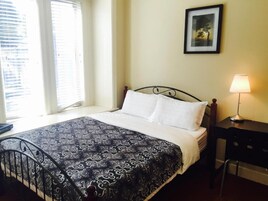 Comfort Double Room, 1 Queen Bed, Shared Bathroom | Desk, free WiFi, bed sheets