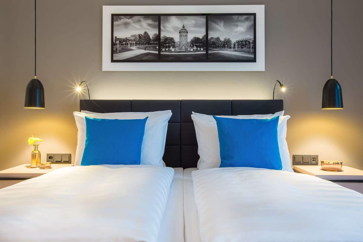 1 kamar tidur, meja kerja, kedap suara, dan tempat tidur bayi gratis