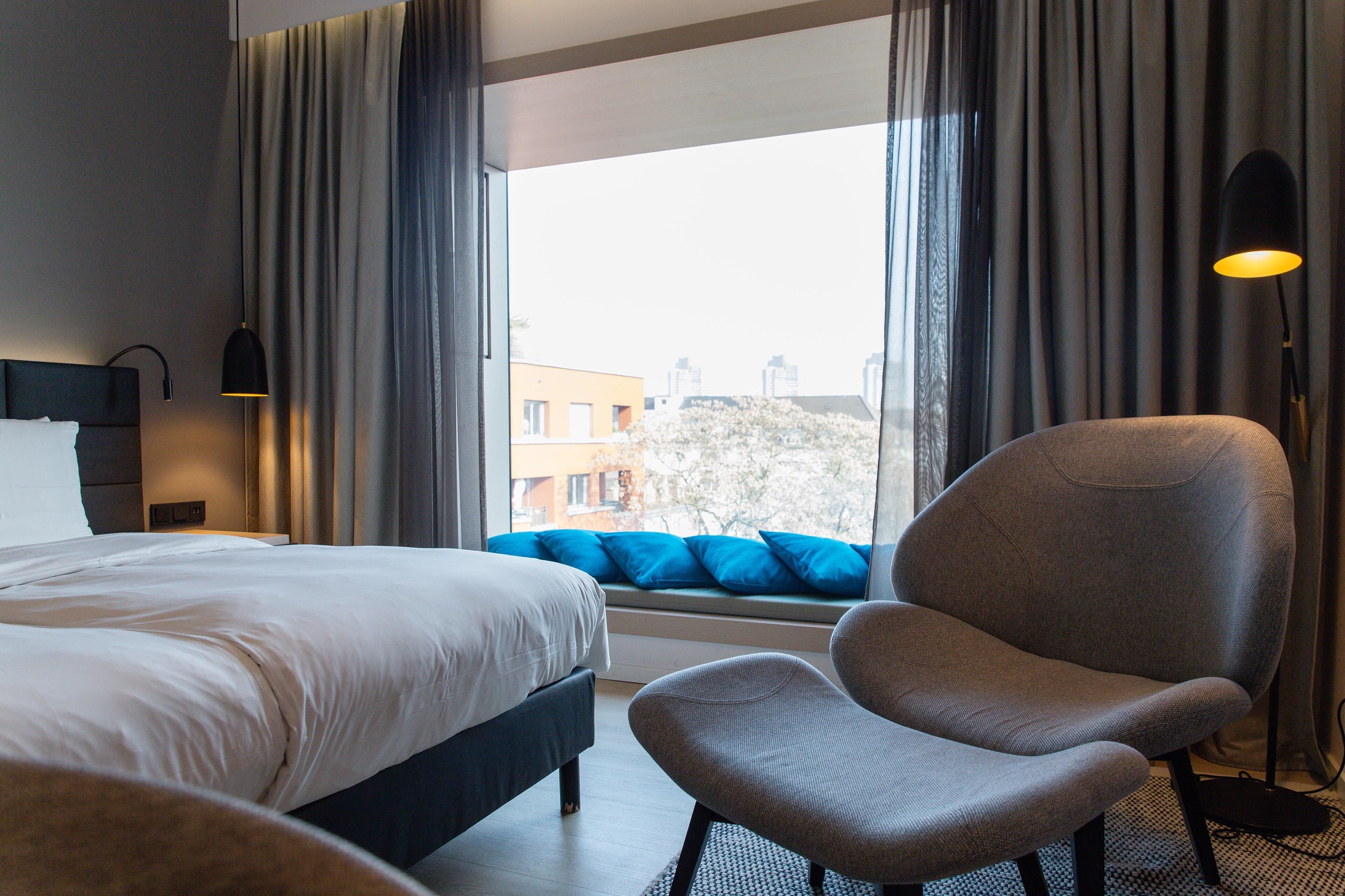 مكتب وتجهيزات عازلة للصوت وأسرّة أطفال/رضّع (مجانًا) وواي فاي مجانًا