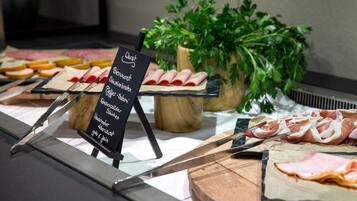 Tägliches Frühstücksbuffet gegen Gebühr