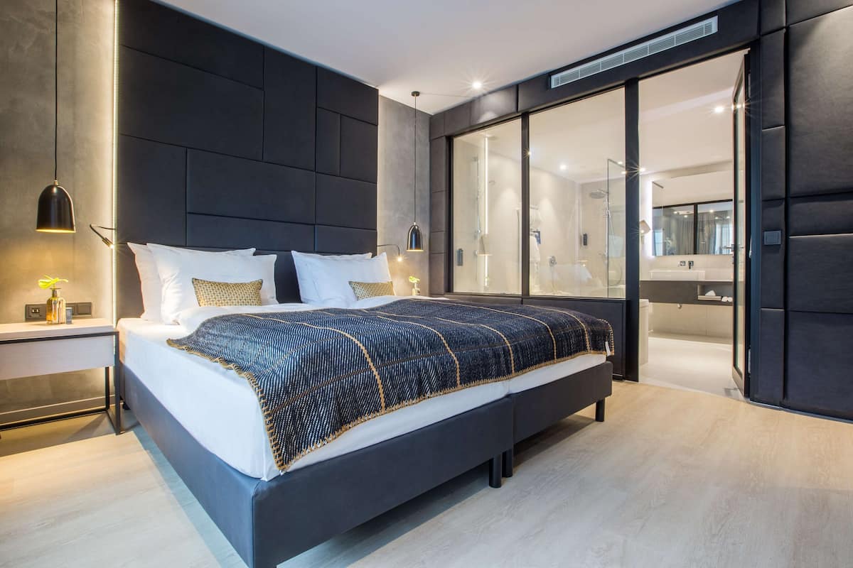 suite, 1 bedroom | 1 bedroom, desk, soundproofing, free cots/infant beds