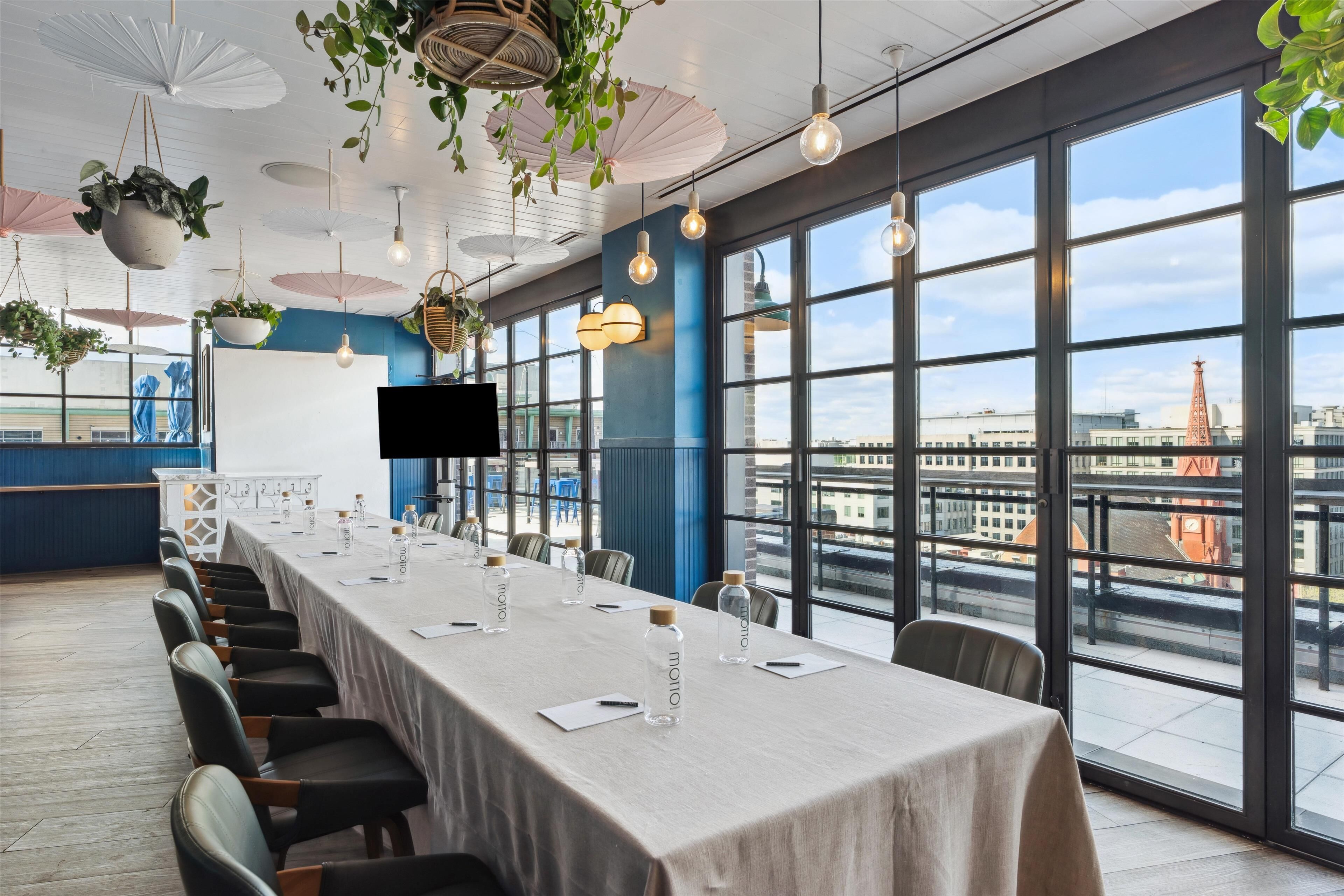 3 bars/lounges, rooftop bar, cocktail bar