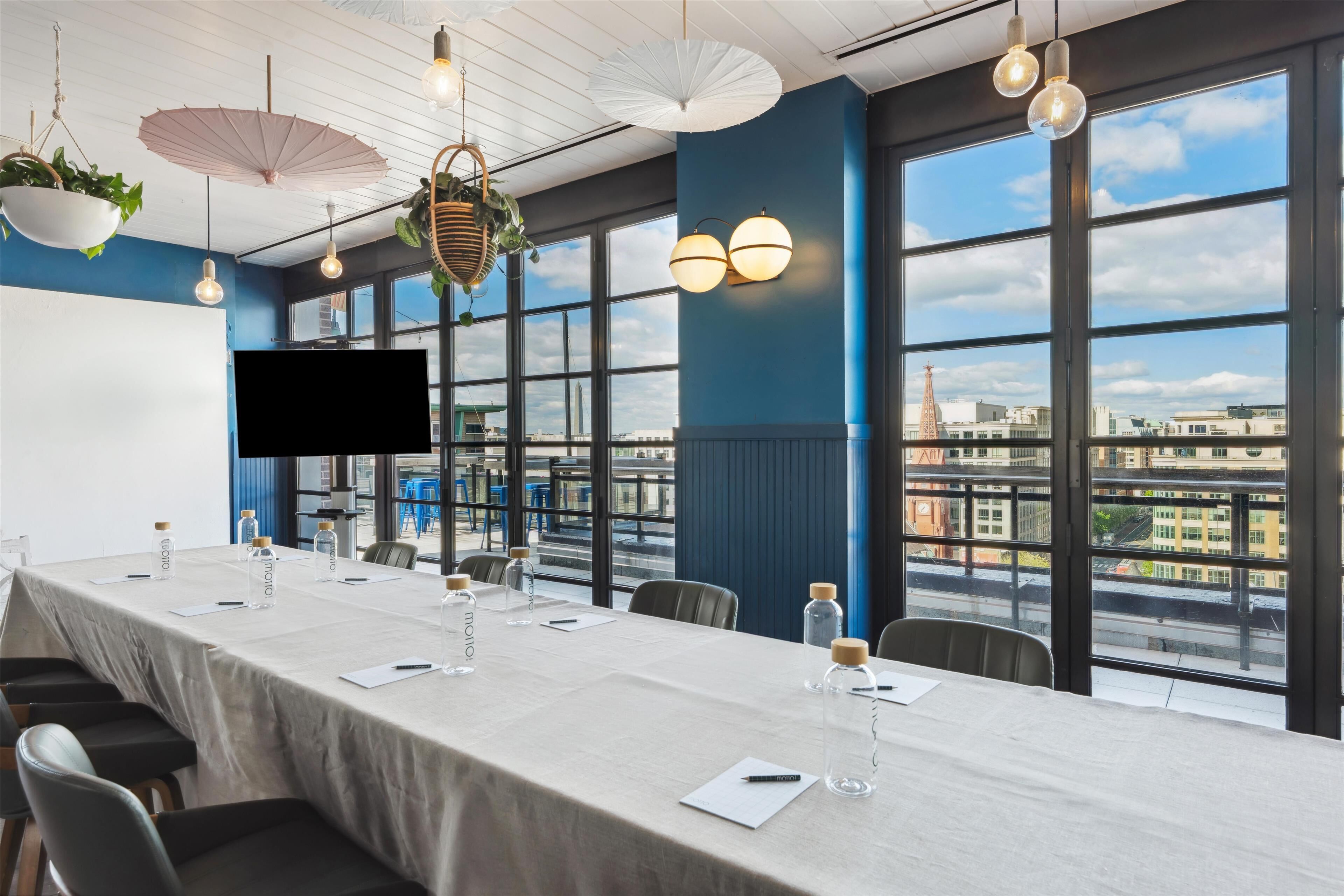 3 bars/lounges, rooftop bar, cocktail bar