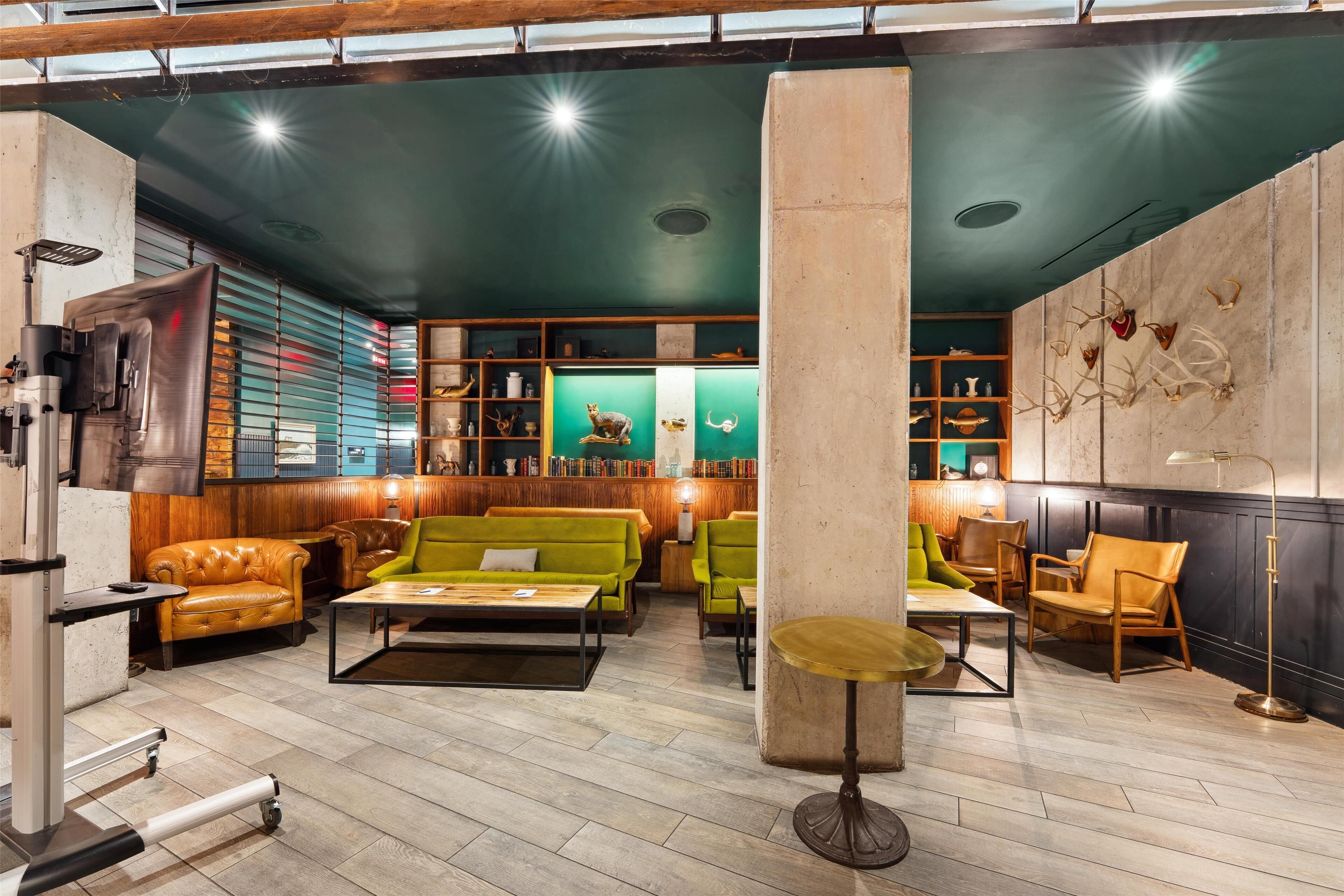 3 bars/lounges, rooftop bar, cocktail bar