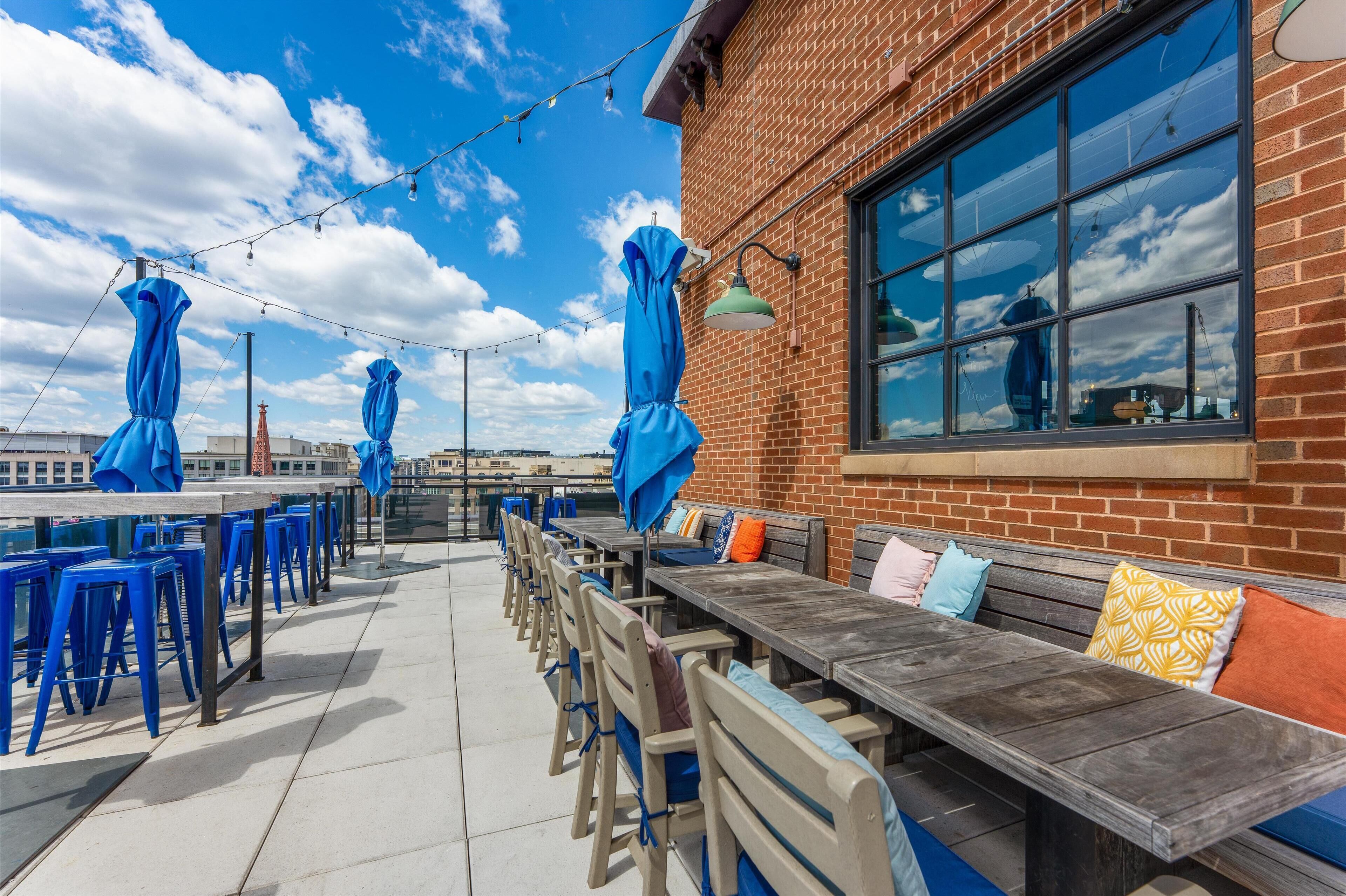 3 bars/lounges, rooftop bar, cocktail bar