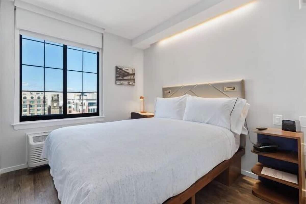 Caja de seguridad en la habitación y escritorio