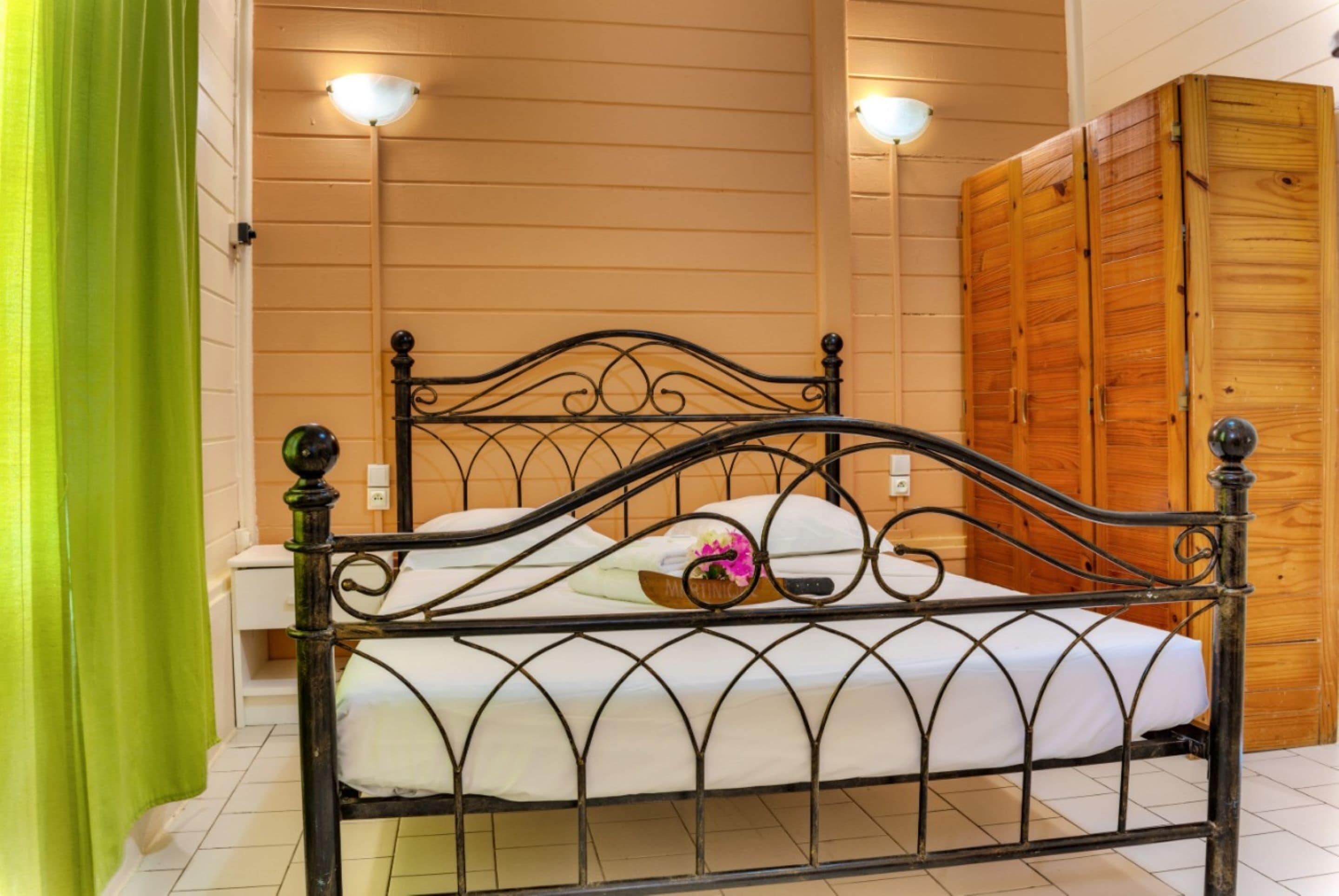 Bungalow | Tabla de planchar con plancha, cunas gratuitas y wifi gratis 