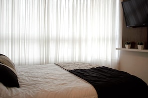 2 bedrooms, iron/ironing board, free WiFi