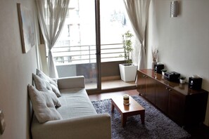 Standard Apartment, 2 Bedrooms, Accessible, City View | Living room