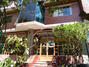 Front of property - Isla de Baños Hosteria y Spa (Baños de Agua Santa)