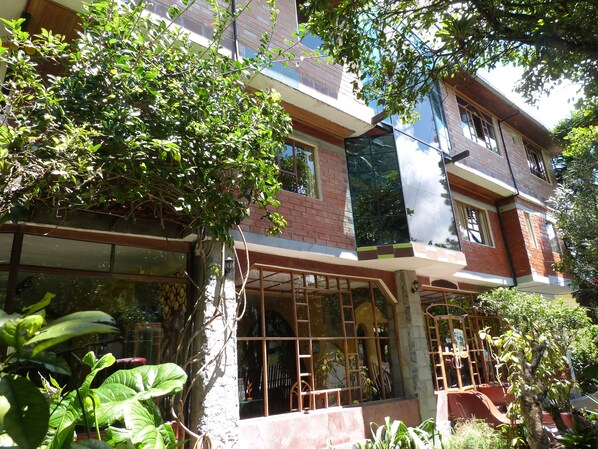 Front of property - Isla de Baños Hosteria y Spa (Baños de Agua Santa)