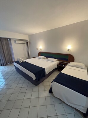 Superior Triple Room | Minibar, desk, blackout drapes, iron/ironing board - Samba Angra dos Reis (Angra dos Reis)