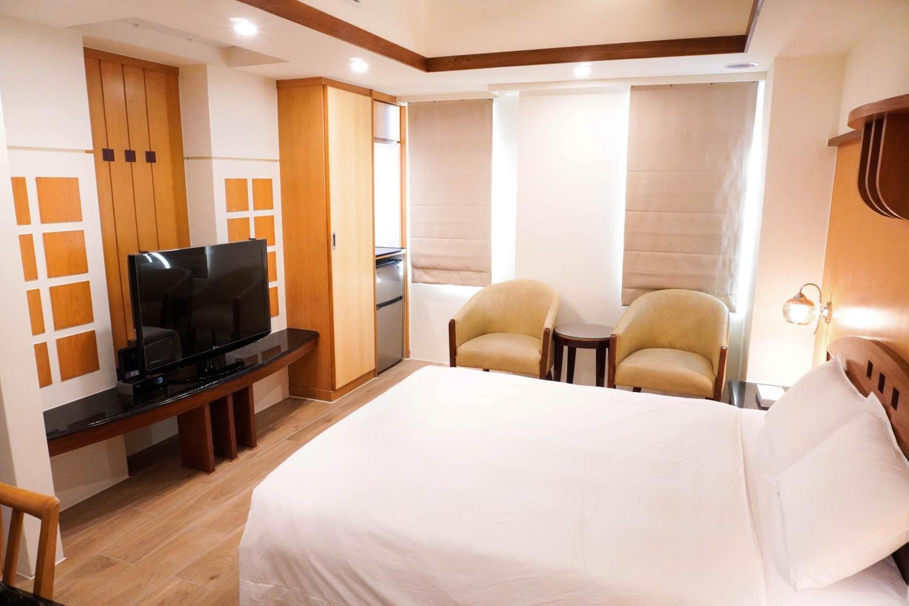 desk, blackout curtains, free wifi, bed sheets