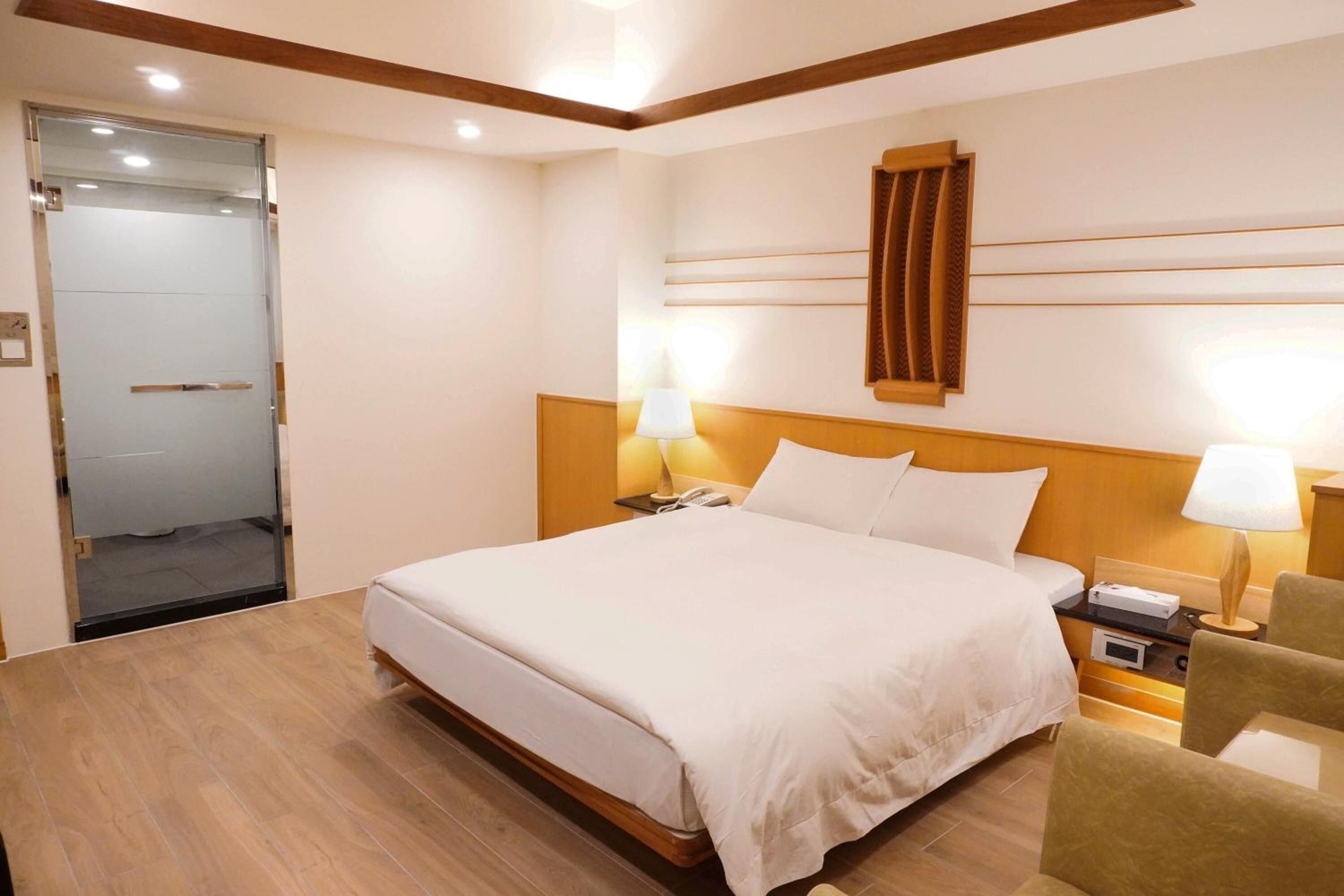 desk, blackout curtains, free wifi, bed sheets