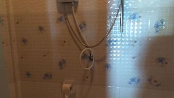 Superior Bungalow with Saeview | Baño | Regadera, amenidades de baño gratuitas, toallas