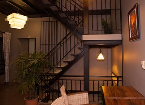 المنطقة المحيطة بالمنشأة