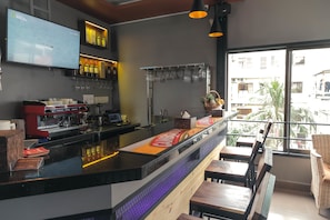 Bar (on property) - Feliz Hostel Cafe & Bar (Phnom Penh)