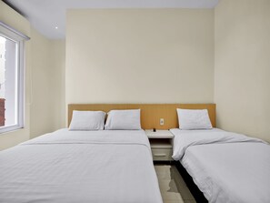 Standard Triple Room | Desk, soundproofing, free WiFi, bed sheets - Vivo Stay (Medan)