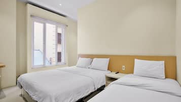 Standard Triple Room | Desk, soundproofing, free WiFi, bed sheets